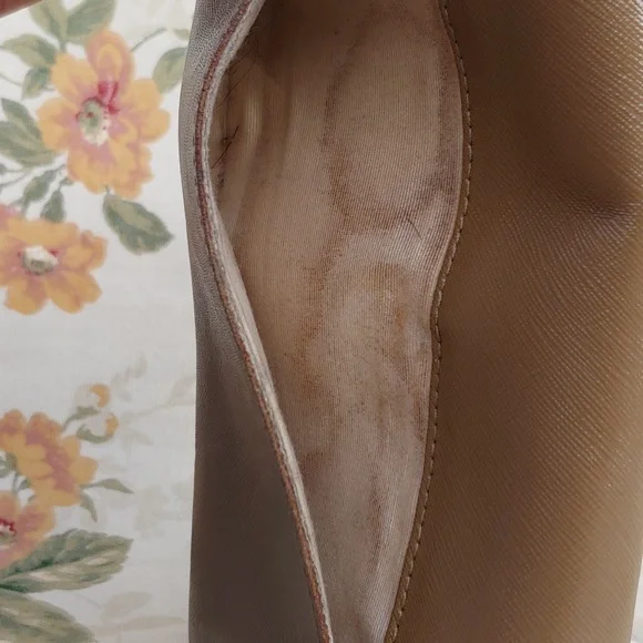 Marc Jacobs Tan and Brown Saffiano Leather Fold Clutch Wallet - Picture 17 of 17